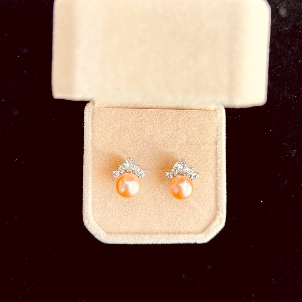 Pearl Earrings with Crown, Pink/orange
